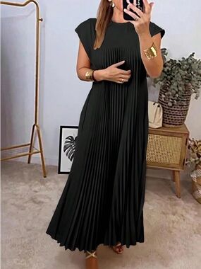 Black Pleated Maxi Dress - Elegant Everyday Style